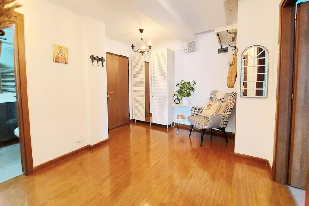 בוקרשט Cosy Boutique 61 Sqm Apartment - Private Parking - Ten Blocks Residence מראה חיצוני תמונה